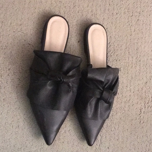 pointed slippers